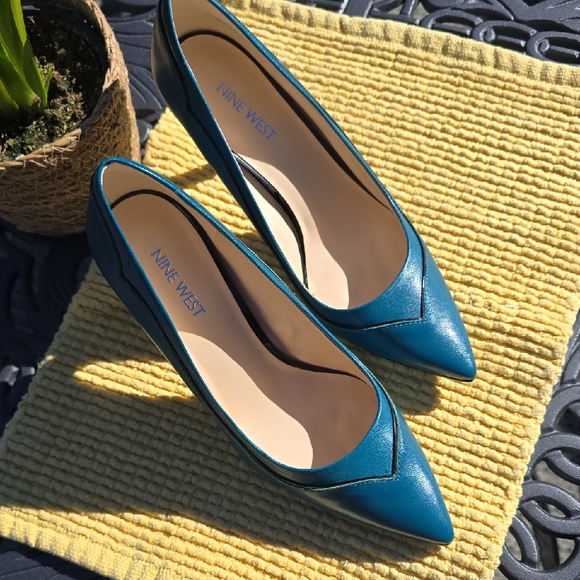 Nine West Turquiose Heels - Picture 3 of 11